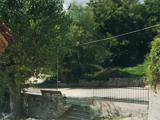 Πλατεία στον στο Ηλιοχώρι 2002